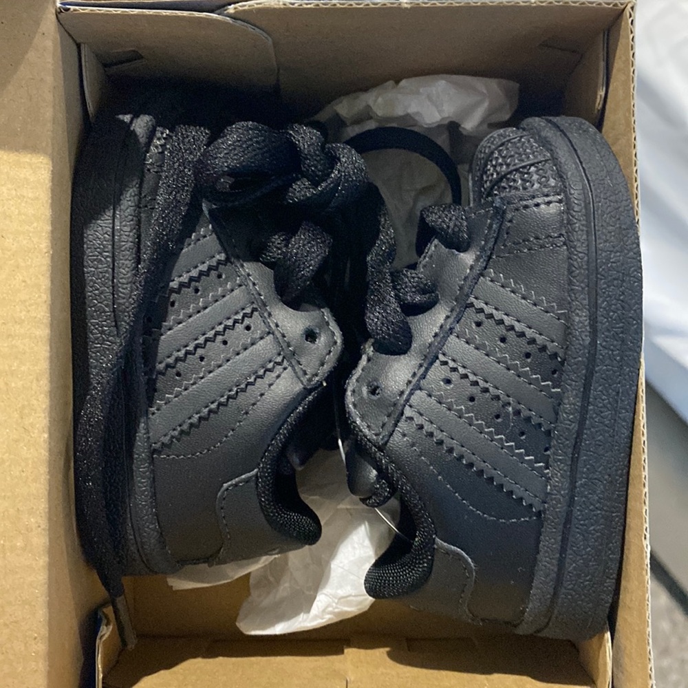 Brand new infant superstar 2 size US 2k-black